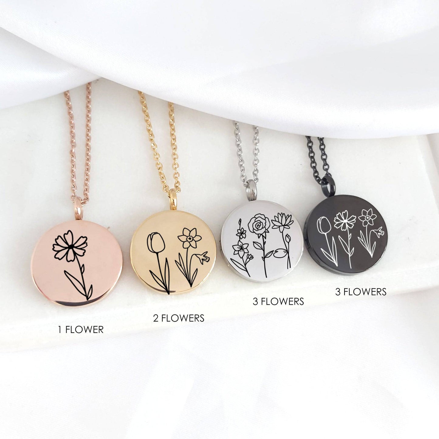 Personalized locket engraved with birth flowers for woman - mobimomentos