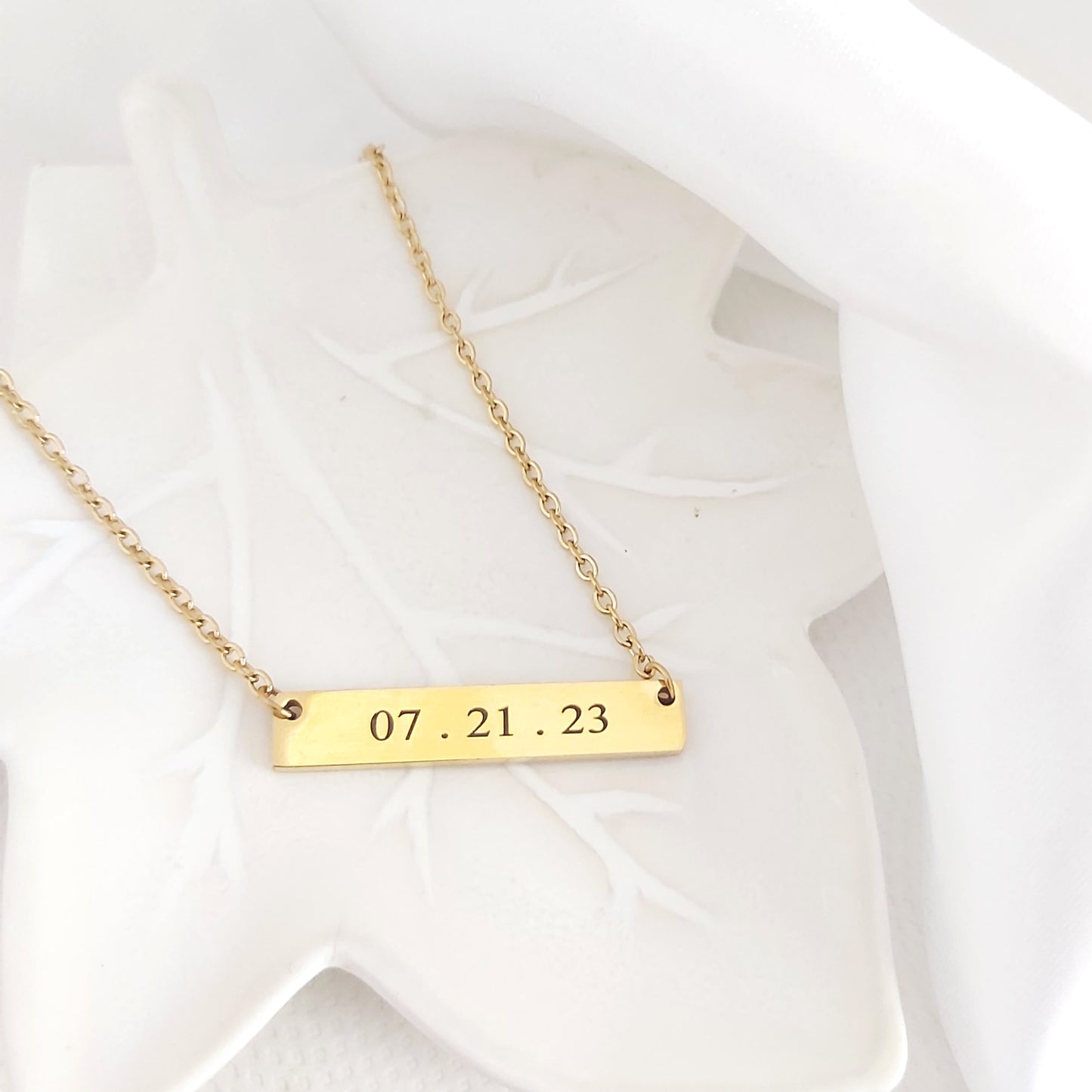 Personalized bar necklace for woman