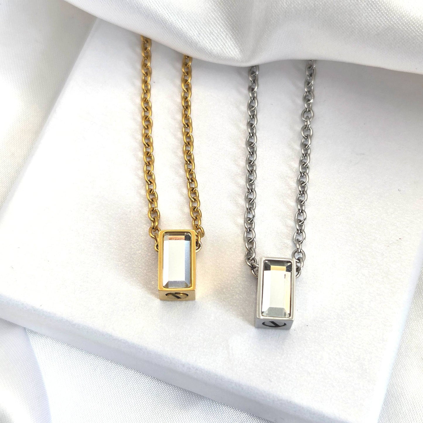 Custom cremation tiny crystal urn necklace for ashes. - mobimomentos