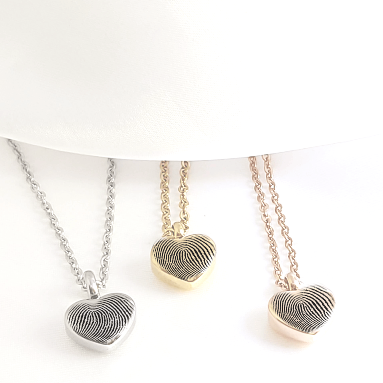 Personalized thumbprint heart urn necklace for human ashes. - mobimomentos