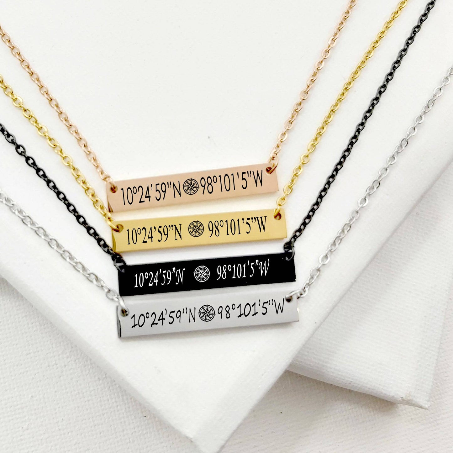 Custom coordinates bar necklace - mobimomentos