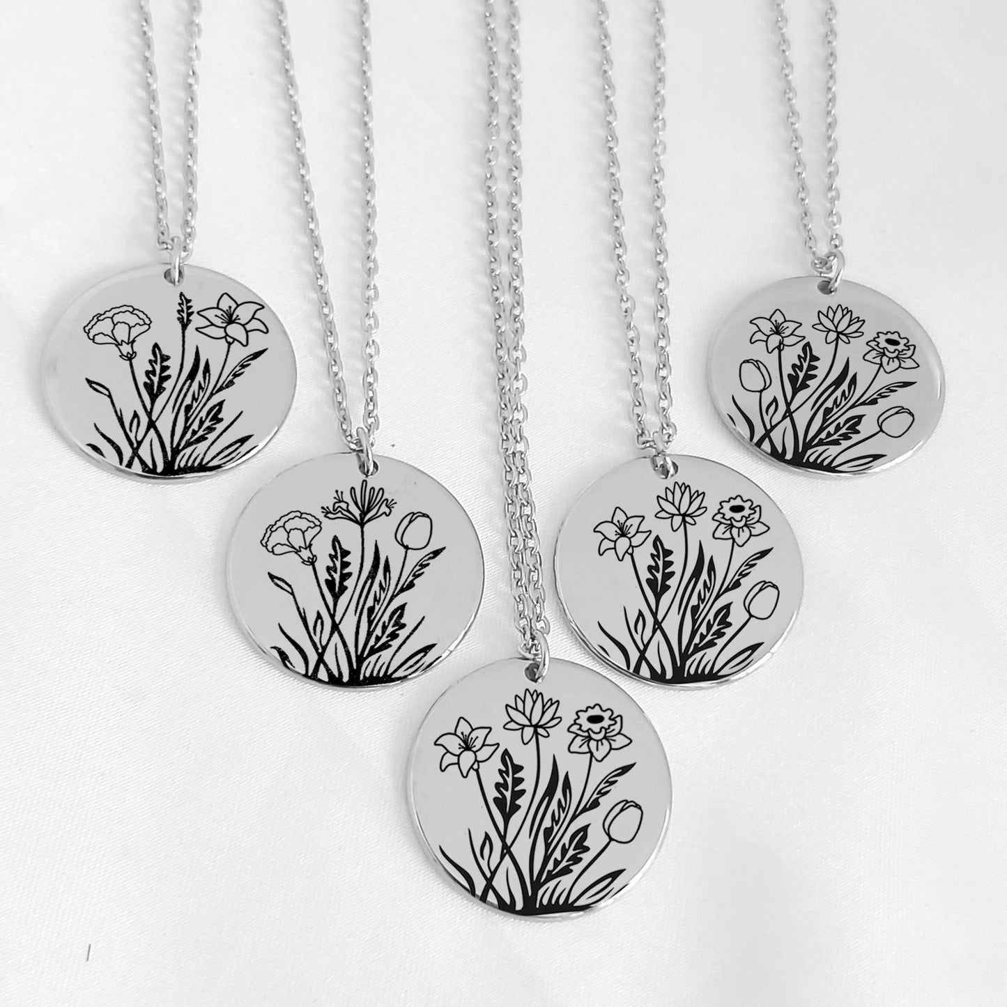 Custom birth flower bouquet necklace for mom. - mobimomentos