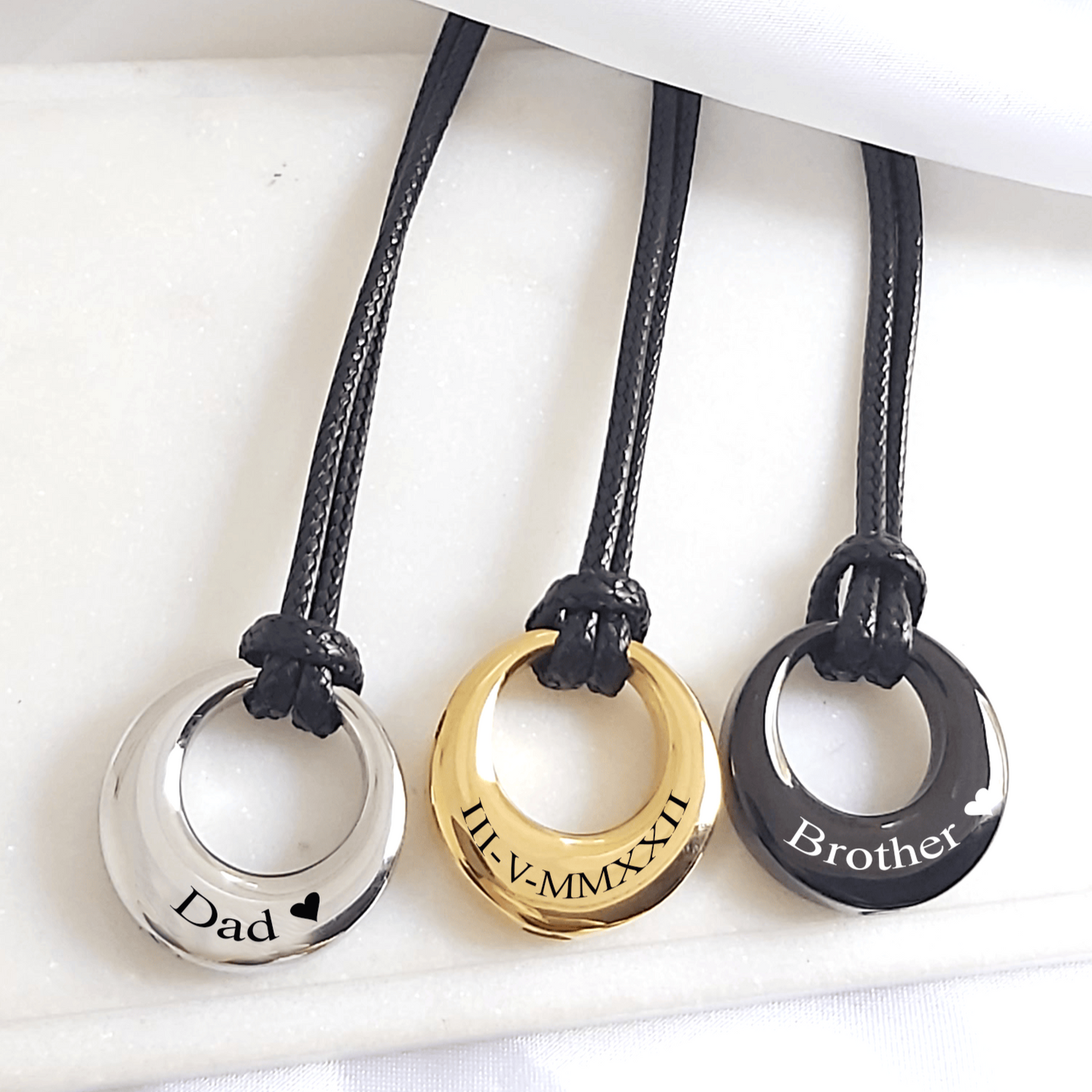 Personalized cremation infinity urn necklace for ashes. - mobimomentos