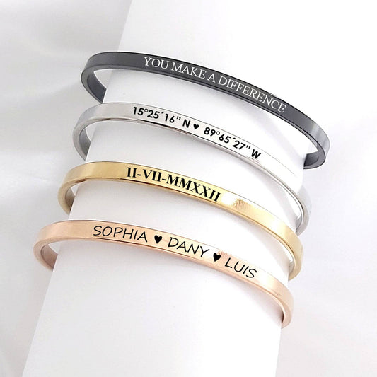 Custom name bracelet for women - mobimomentos