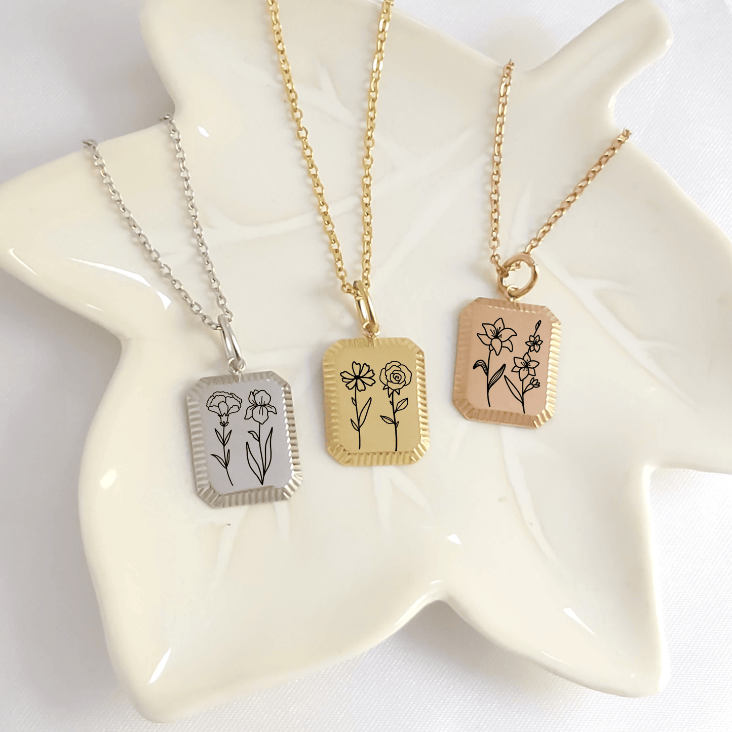 Personalized combined birth flower necklace. - mobimomentos