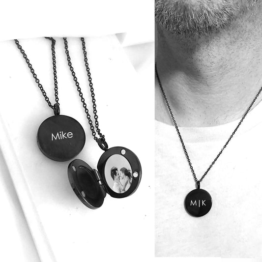 Locket for men engraved with names and initials - mobimomentos