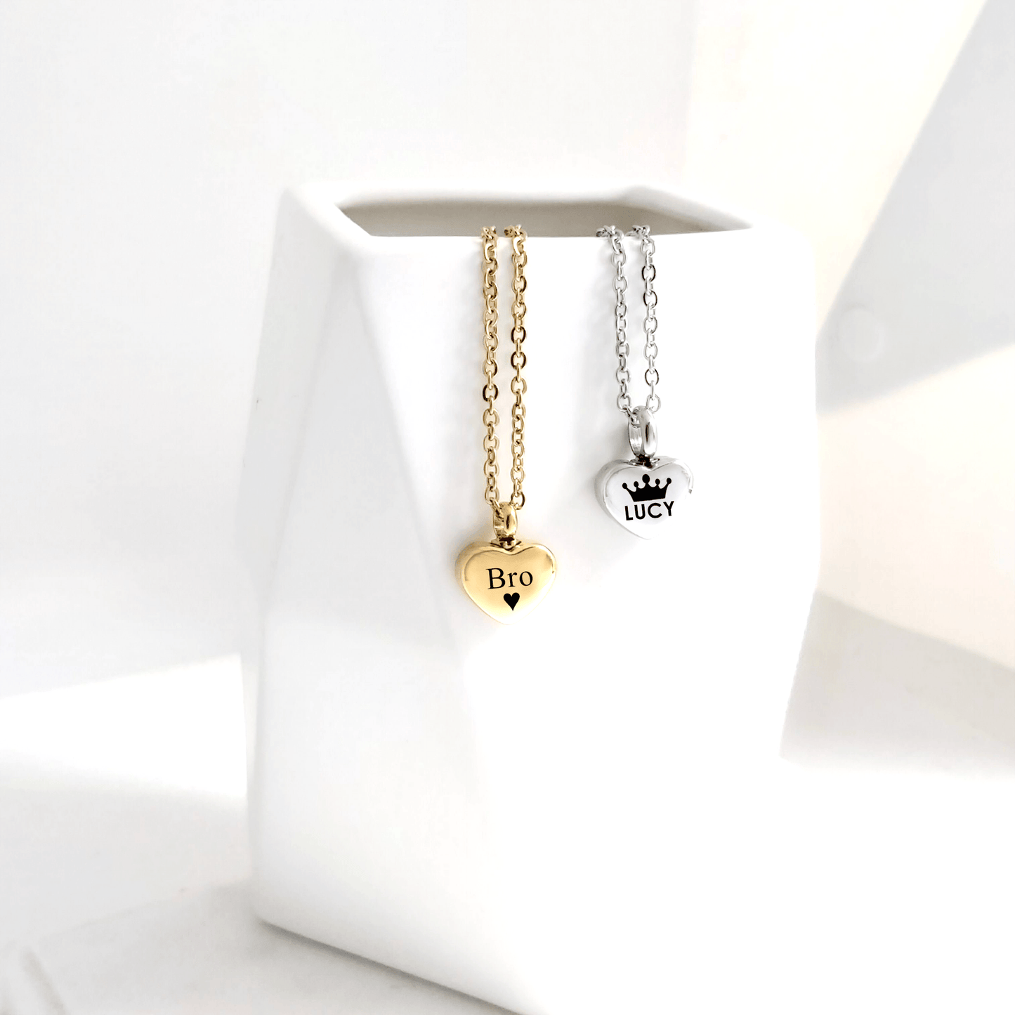 Engraved cremation heart urn necklace for ashes. - mobimomentos