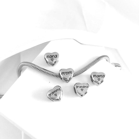 Engraved heart charm bead for bracelet for mom and grandma - mobimomentos