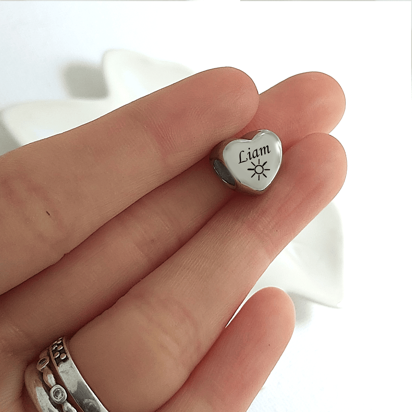 Engraved heart charm bead for bracelet - mobimomentos