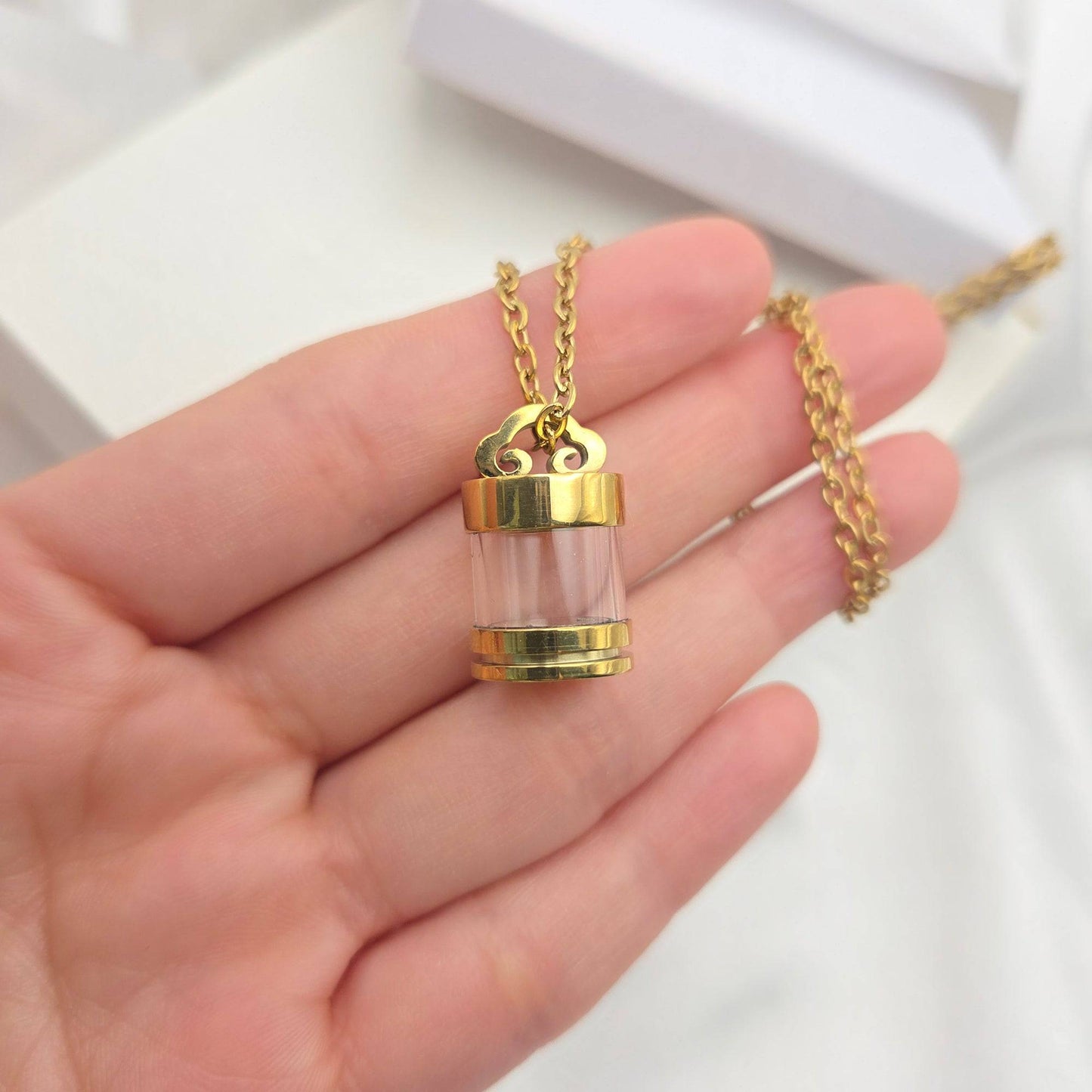 Personalized urn necklace for human ashes or hair. - mobimomentos