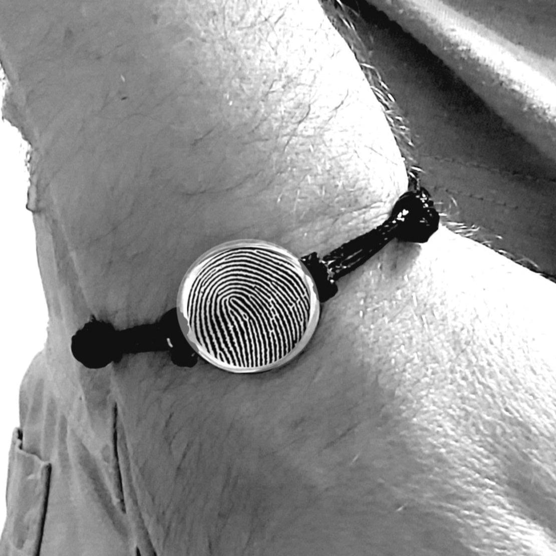 Personalized fingerprint leather bracelet - mobimomentos