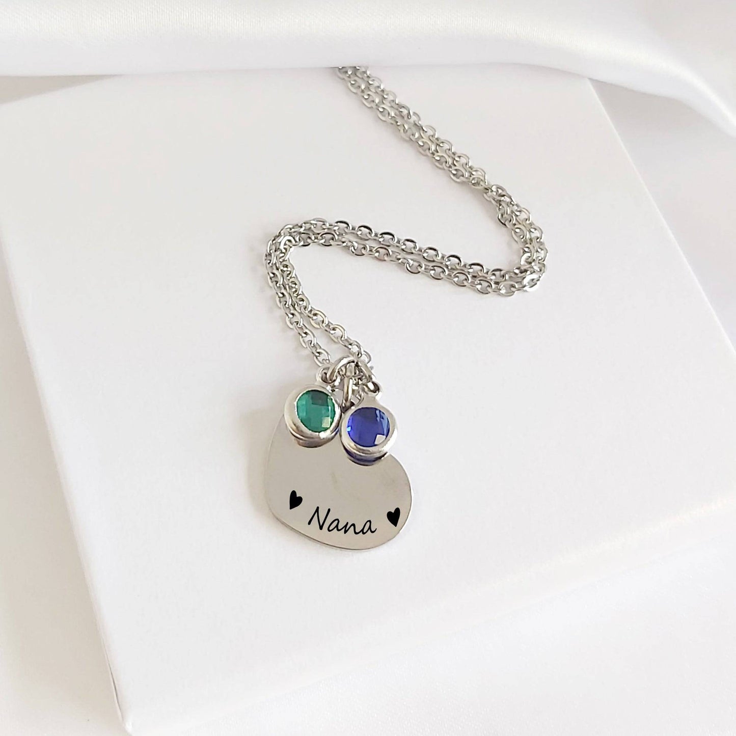 Grandma and mom heart necklace with kids birthstones. - mobimomentos
