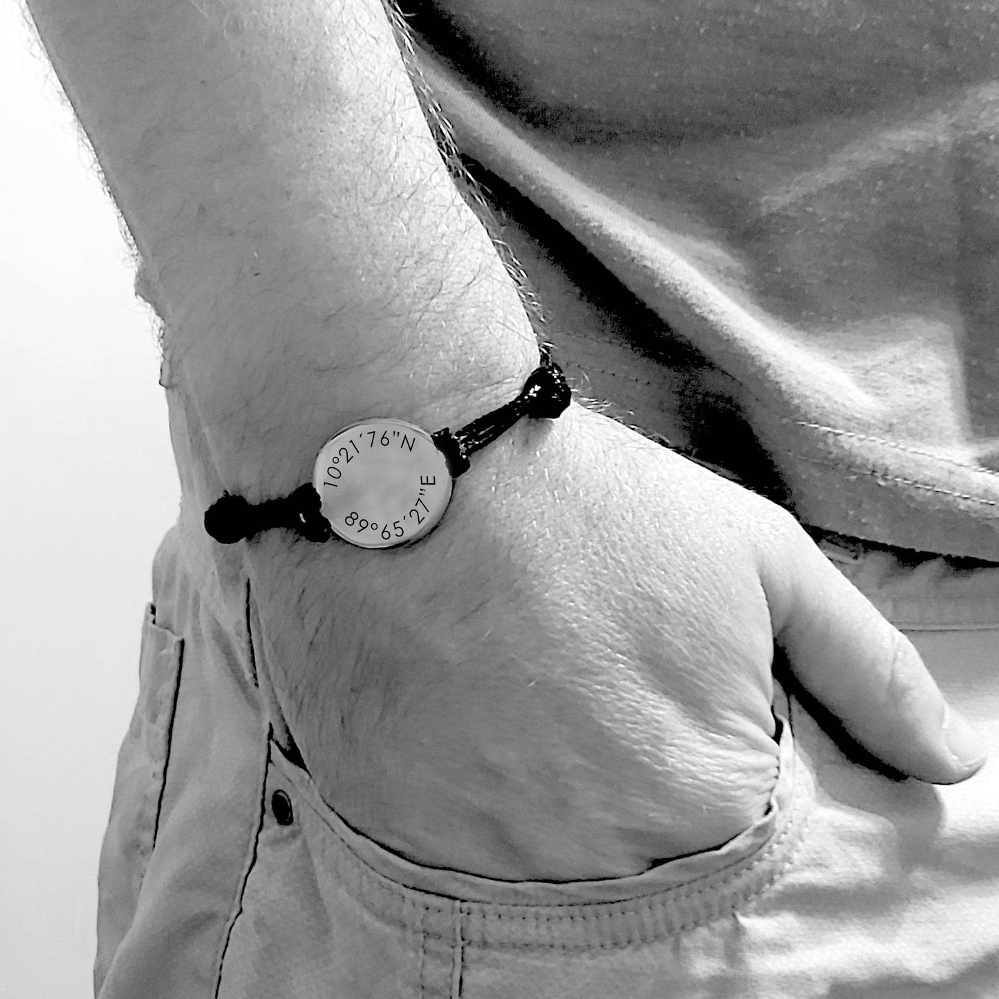 Custom coordinates leather bracelet - mobimomentos