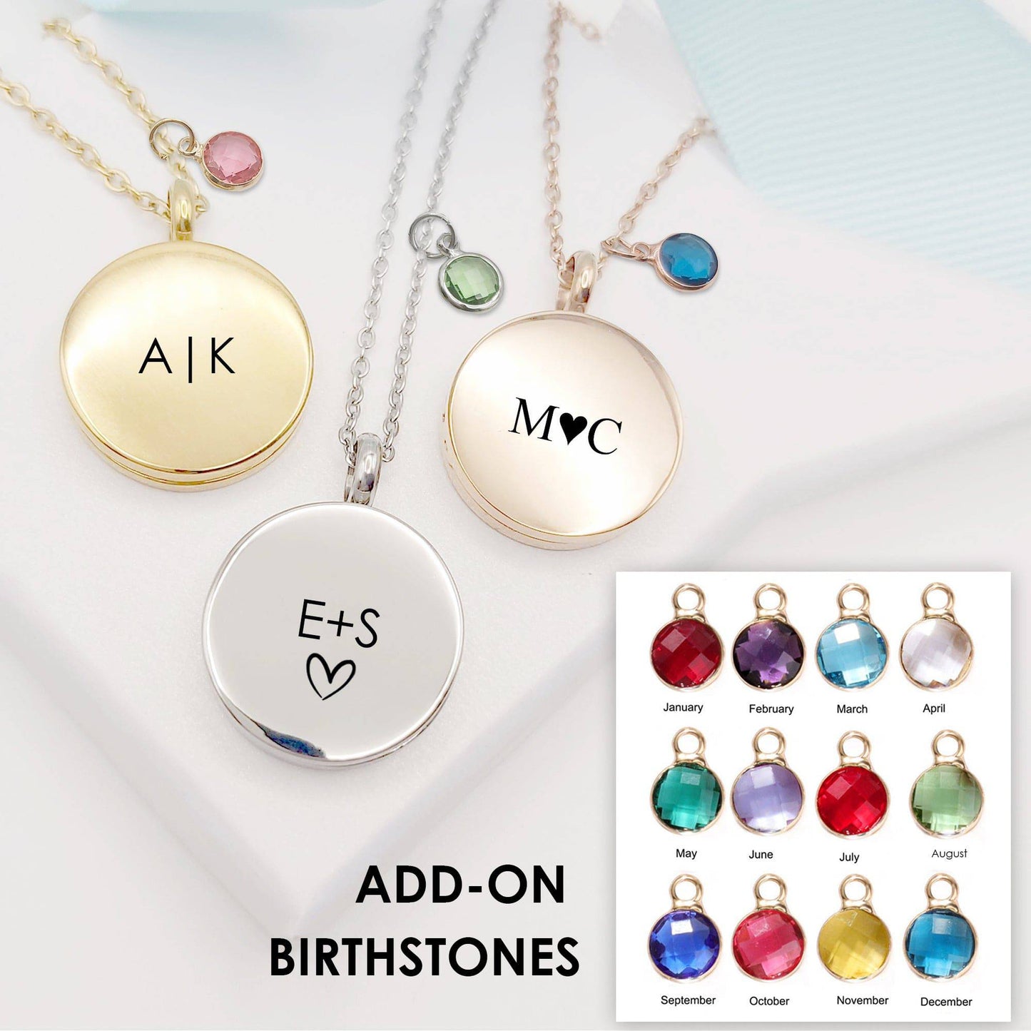 Locket for men engraved with names and initials - mobimomentos