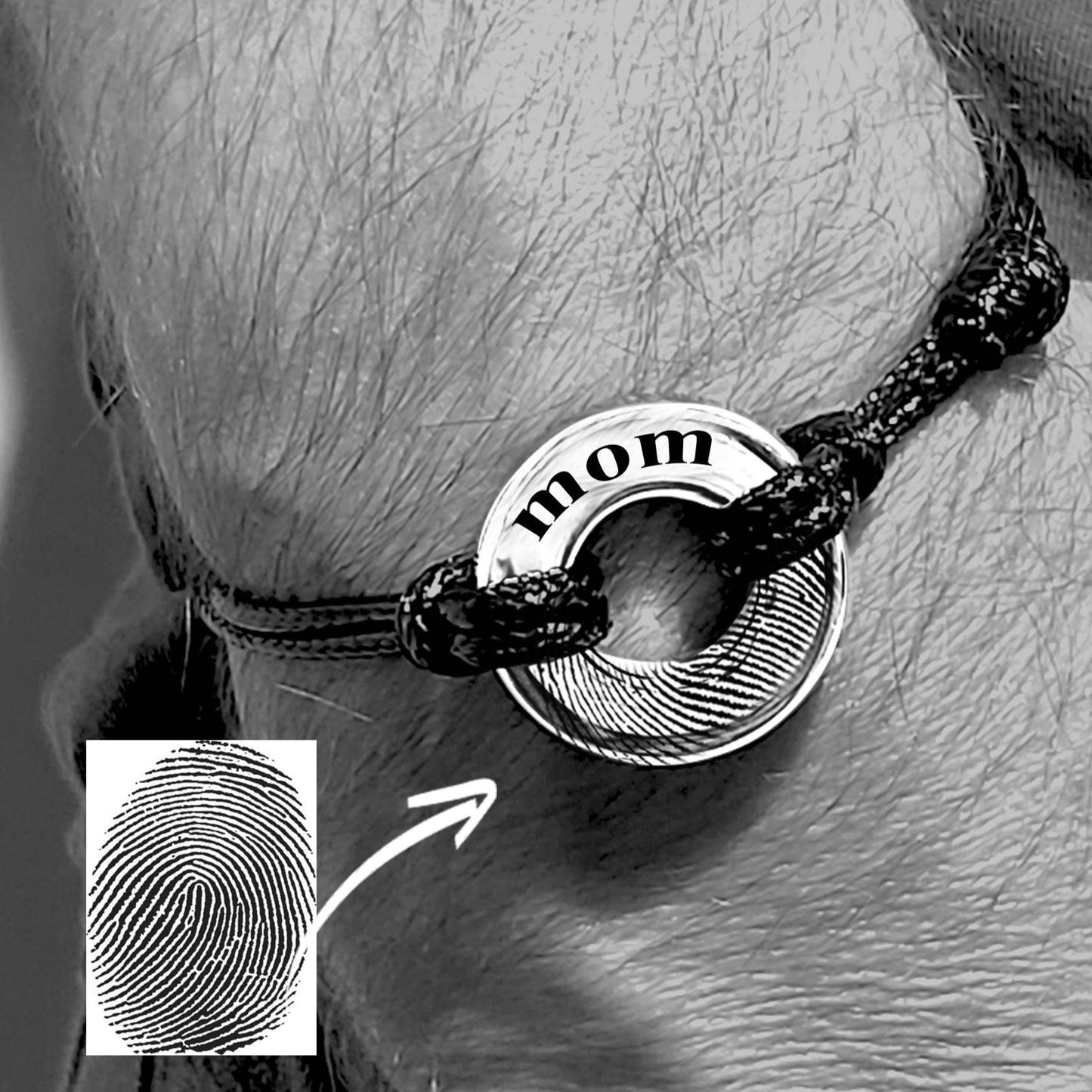 Custom thumbprint round urn bracelet for ashes. - mobimomentos