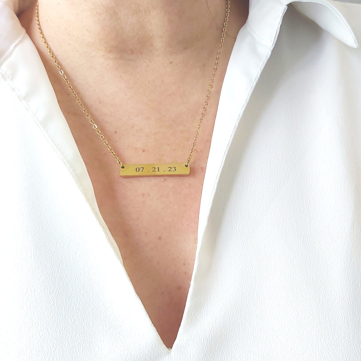 Personalized bar necklace for woman