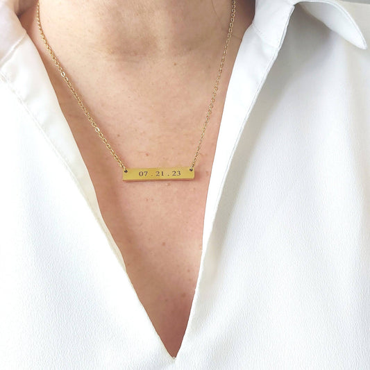 Personalized bar necklace for woman - mobimomentos