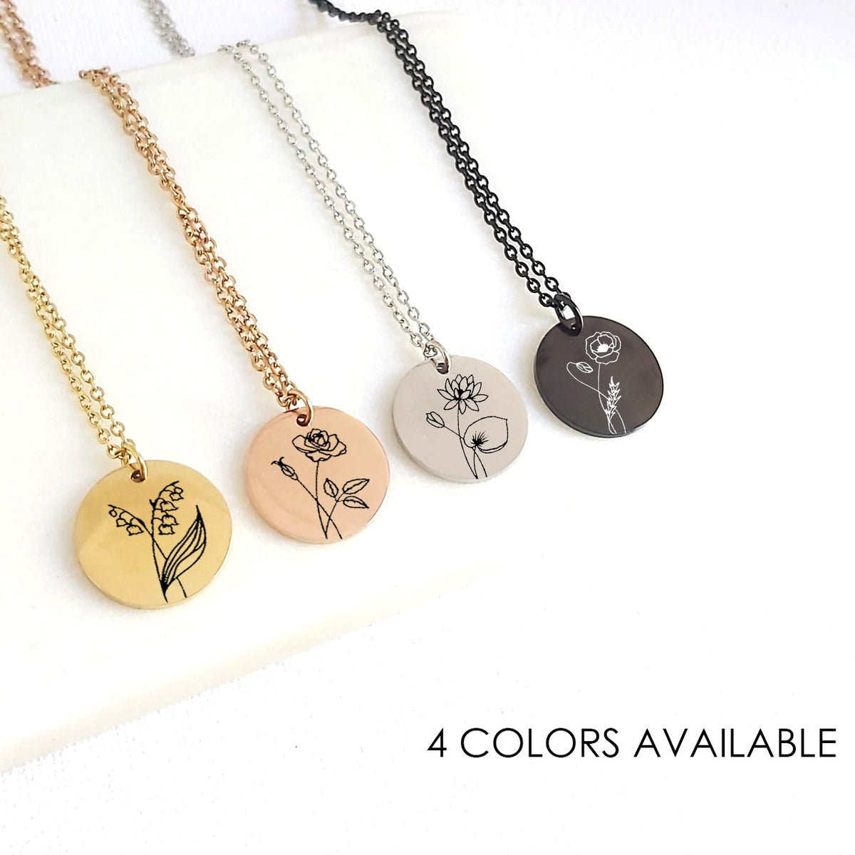 Collier de fleurs de naissance personnalisé avec nom.