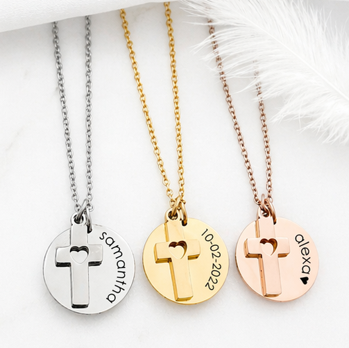 Collier prénom personnalisé avec croix pour fille