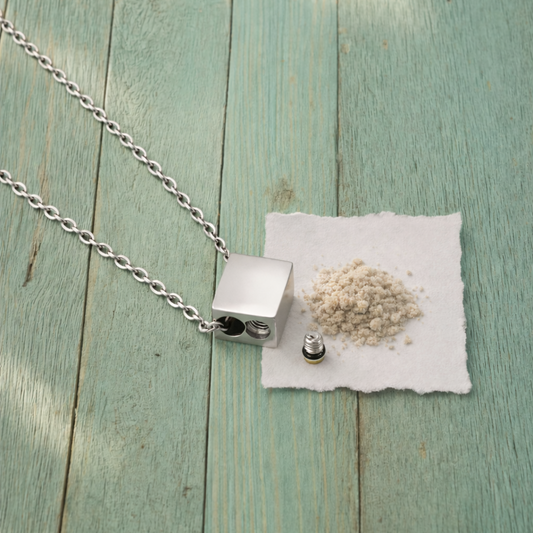 Collier urne rectangulaire à empreinte digitale pour cendres humaines.