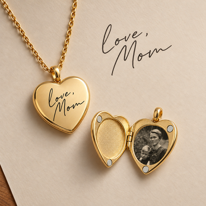Medallón de corazón con escritura a mano y firma con fotos.