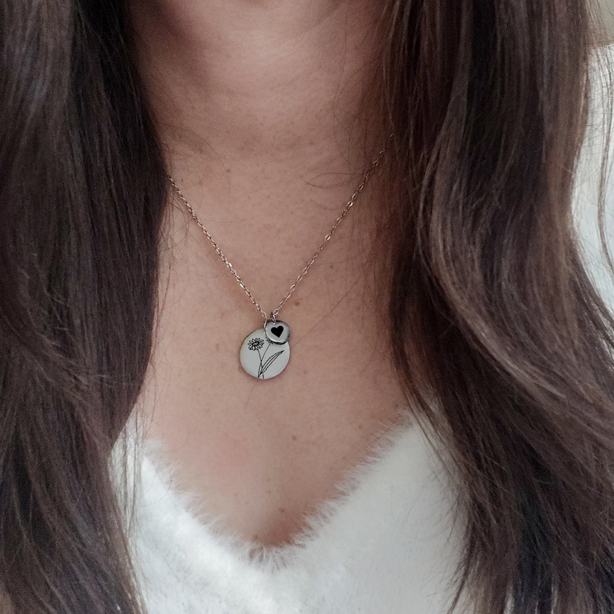 Collier de fleurs de naissance personnalisé avec nom.