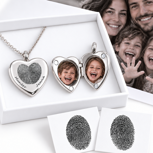 Medallón conmemorativo en forma de corazón con huella dactilar, fotos y grabado.
