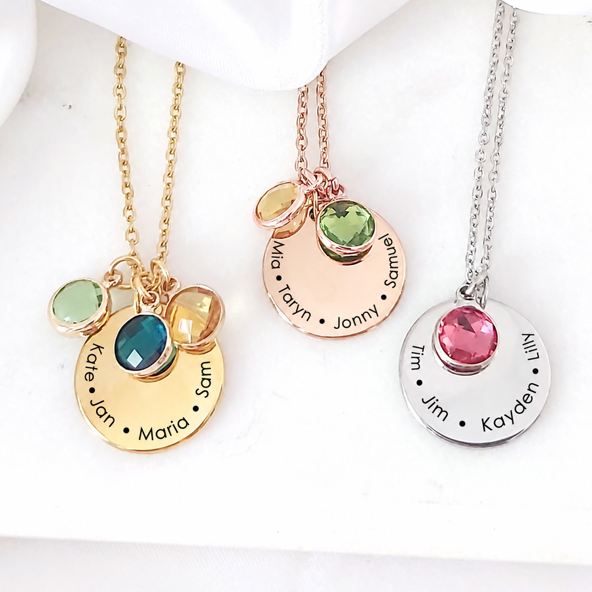 Collier grand-mère avec pierres de naissance et noms d'enfants