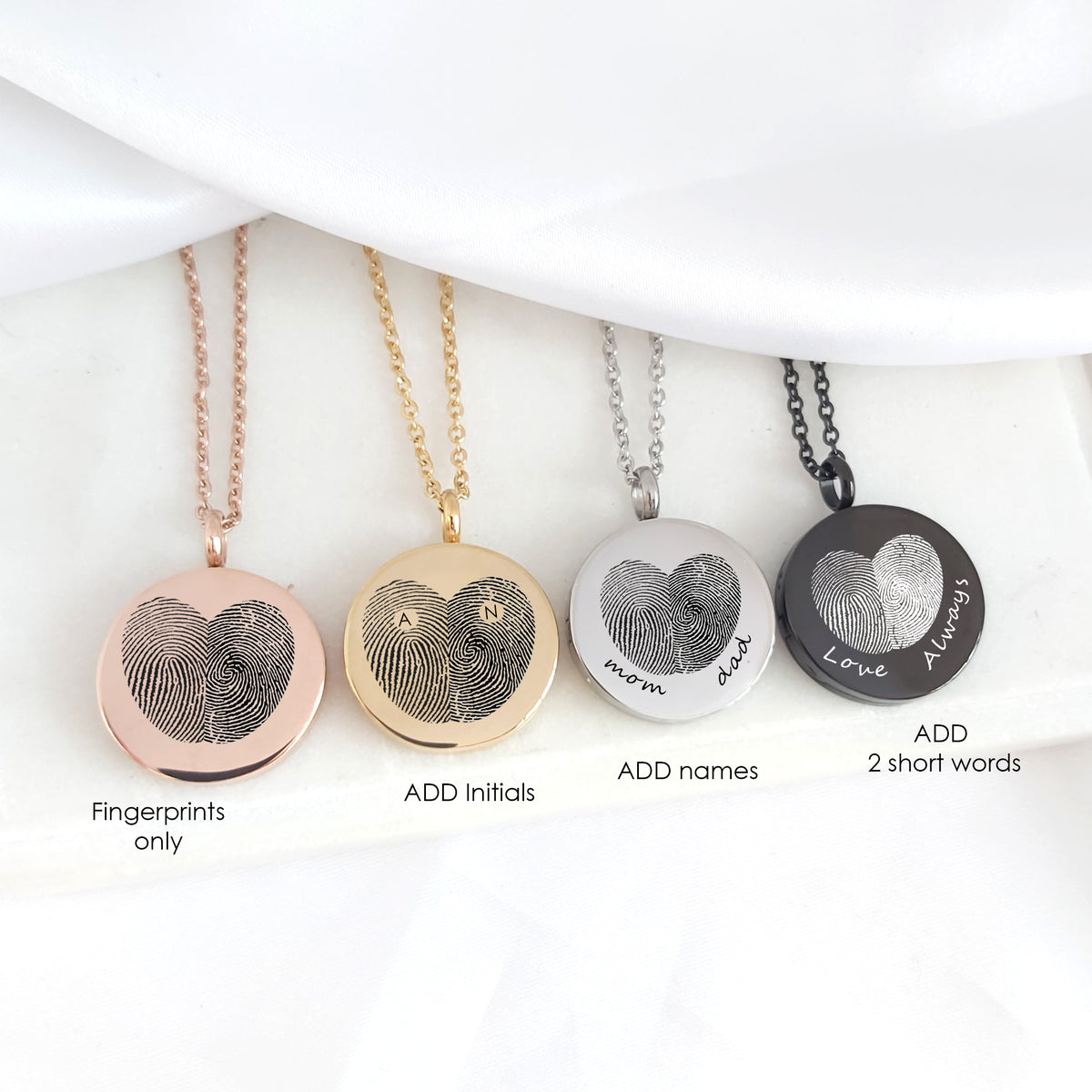Medallón conmemorativo en forma de corazón con huella dactilar, fotos y grabado.
