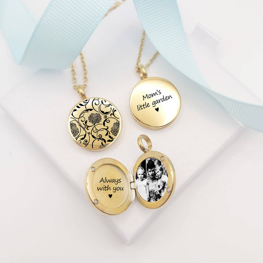 Custom engraved locket with birth flower for woman. - mobimomentos