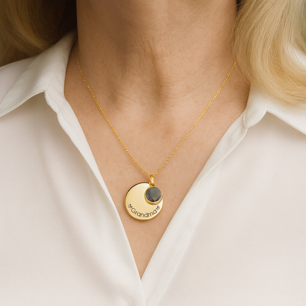 Collar de abuela y mamá con piedras de nacimiento de niños.