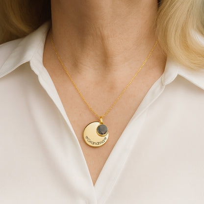 Collar de abuela y mamá con piedras de nacimiento de niños.