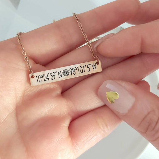 Custom coordinates bar necklace - mobimomentos