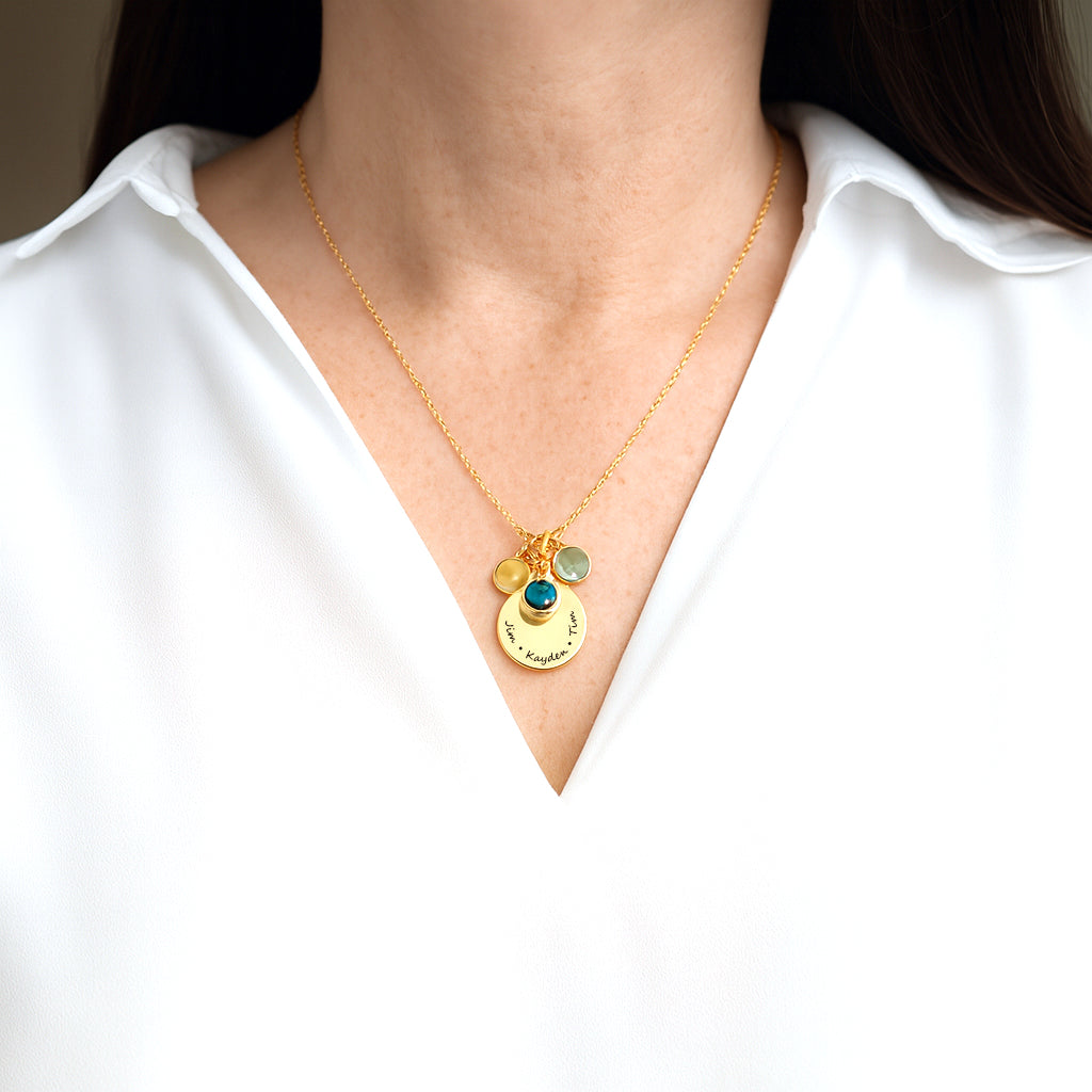 Collier grand-mère avec pierres de naissance et noms d'enfants
