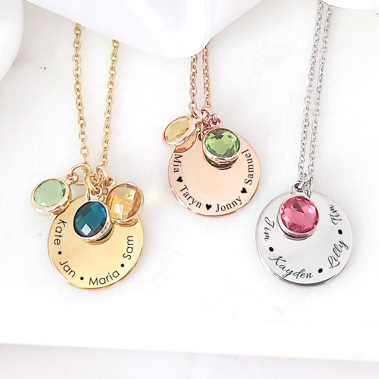 Collier grand-mère avec pierres de naissance et noms d'enfants