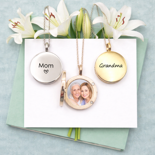 Circle of love - Personalized locket for mom and grandma