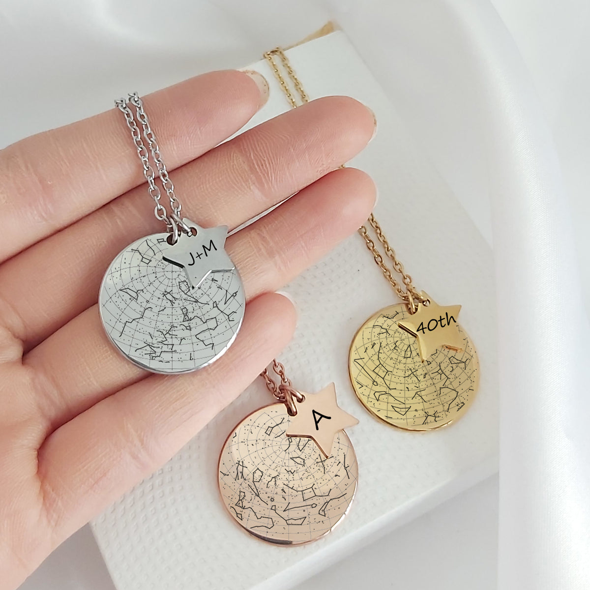 Collar de mapa estelar personalizado para ella
