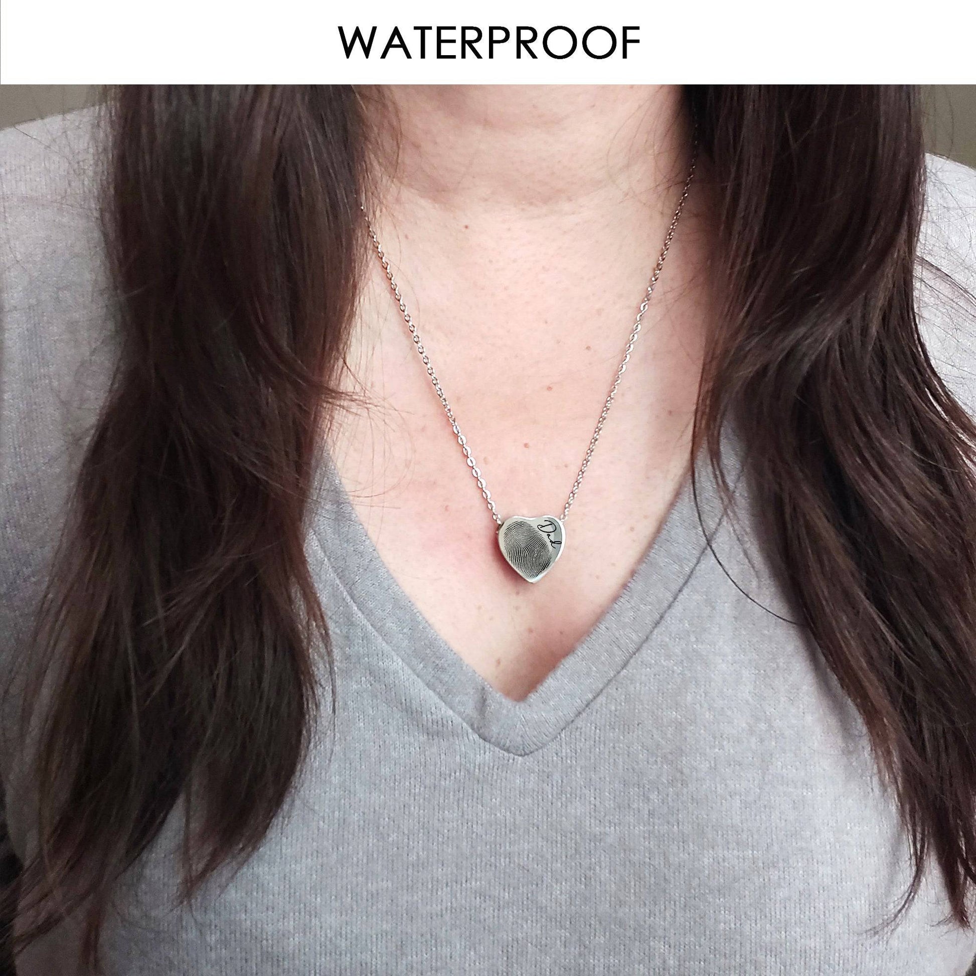 Memorial thumbprint heart urn necklace for human ashes. - mobimomentos