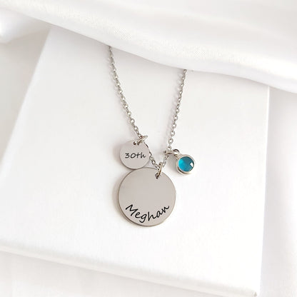 Collier Initiale Gravée avec Date pour elle et lui.